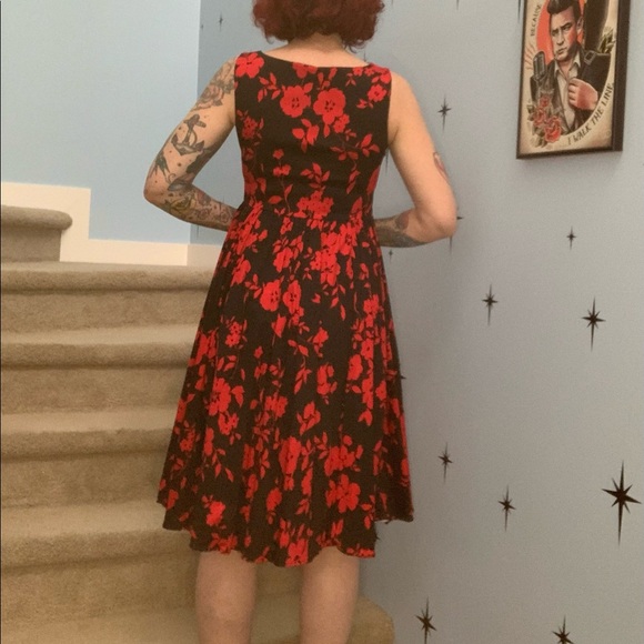 Dolly and Dottie red and black flowered pinup vintage style swing dress - Picture 5 of 7